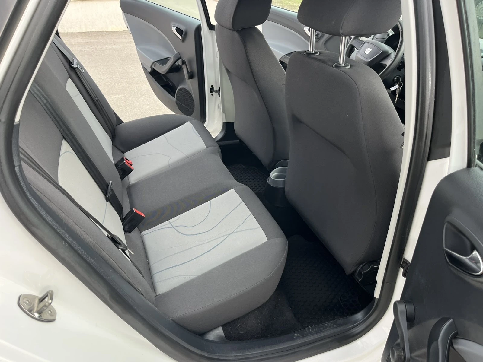 Seat Ibiza 1.2TDI 75�� EURO 5B 131 000�� ��������  | Mobile.bg � ����������� 10