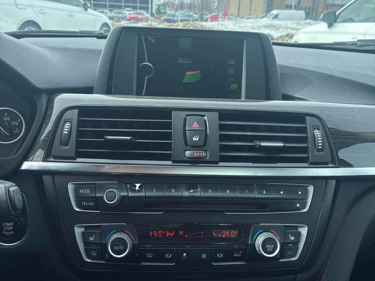 BMW 320 * 320i xDrive * CARFAX * ЦЕНА ДО БГ, снимка 11 - Автомобили и джипове - 53846855