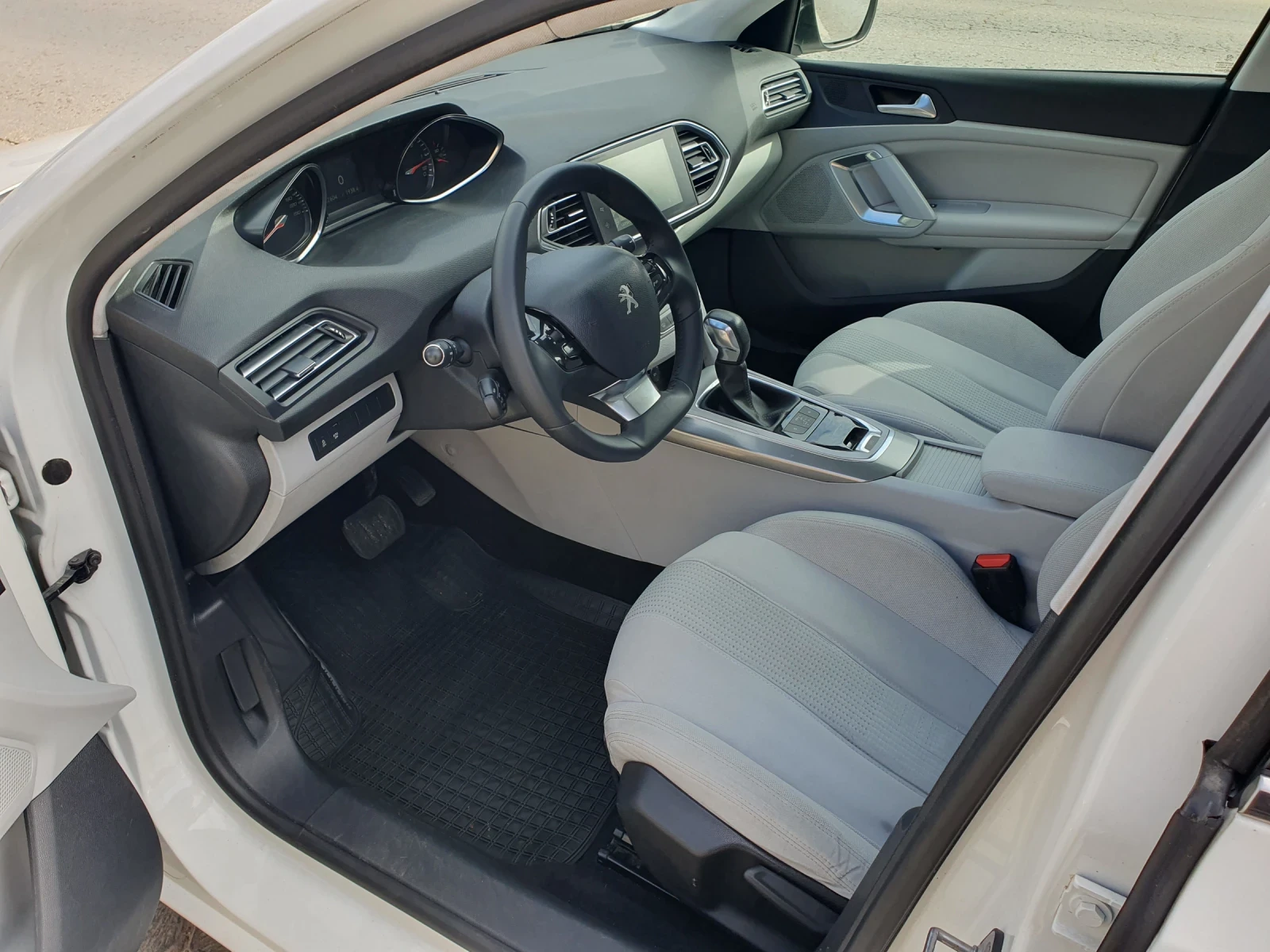 Peugeot 308 150hp  full led, снимка 7 - Автомобили и джипове - 54084172