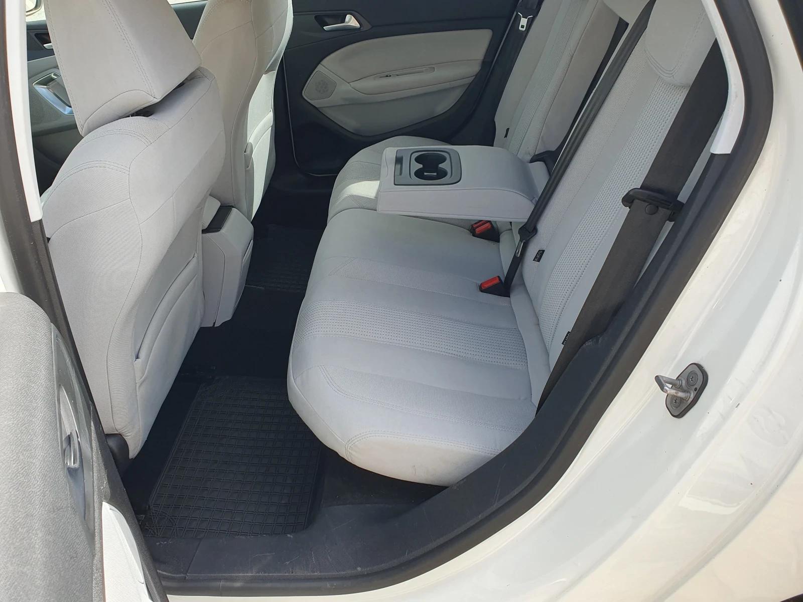 Peugeot 308 150hp  full led, снимка 12 - Автомобили и джипове - 54084172