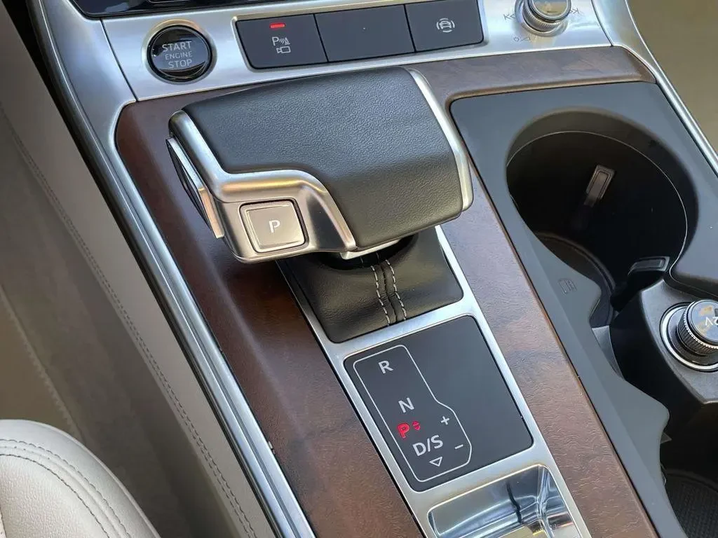 Audi A6 45 Premium Plus QUATTRO, снимка 16 - Автомобили и джипове - 54429860