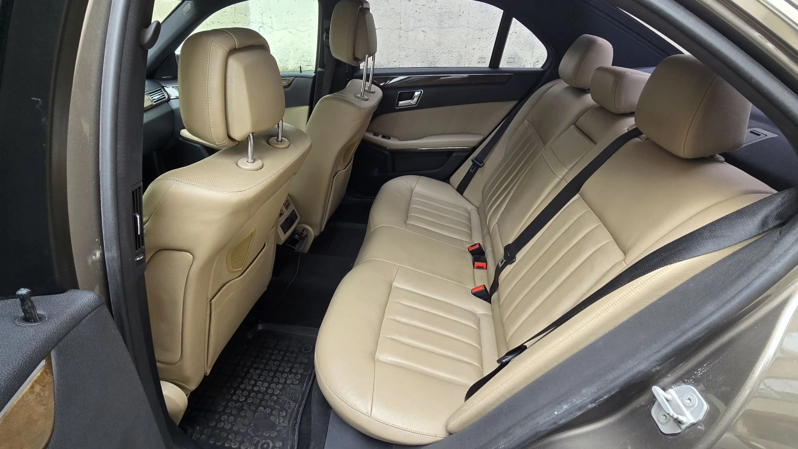 Mercedes-Benz E 500, снимка 12 - Автомобили и джипове - 54695282