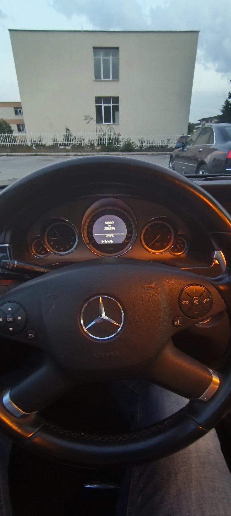 Mercedes-Benz E 220, снимка 4 - Автомобили и джипове - 54768925