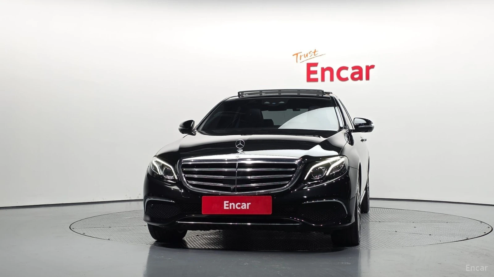Mercedes-Benz E 400 4MATIC EXCLUSIVE* HUD* КОЖА* ОБДУХВ* НАВИ* ПАНО, снимка 3 - Автомобили и джипове - 55441679
