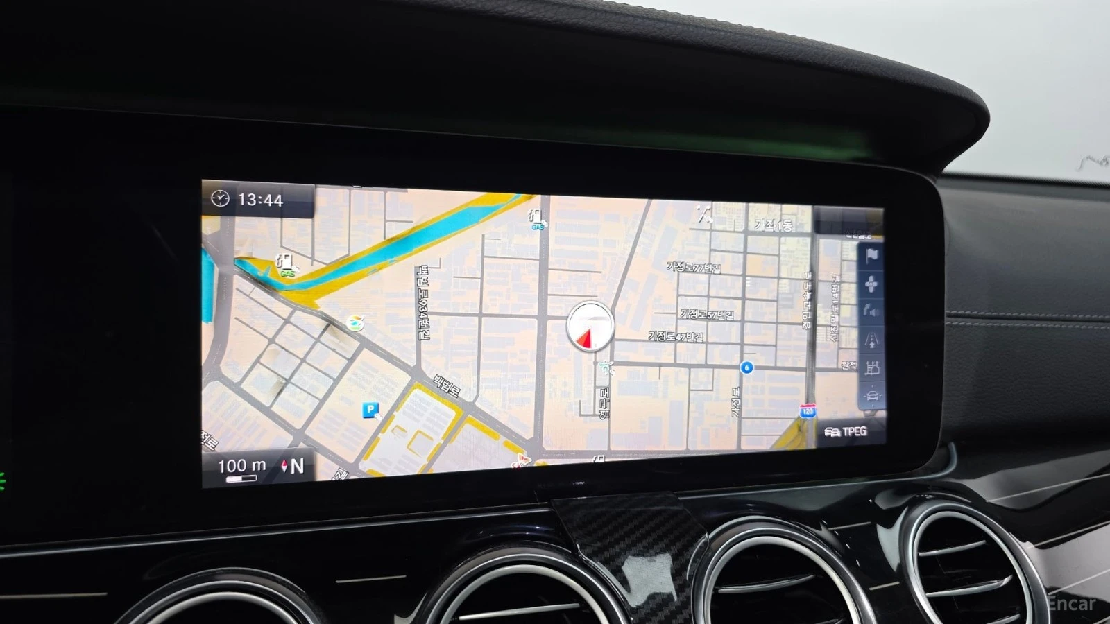 Mercedes-Benz E 400 4MATIC EXCLUSIVE* HUD* КОЖА* ОБДУХВ* НАВИ* ПАНО, снимка 12 - Автомобили и джипове - 55441679