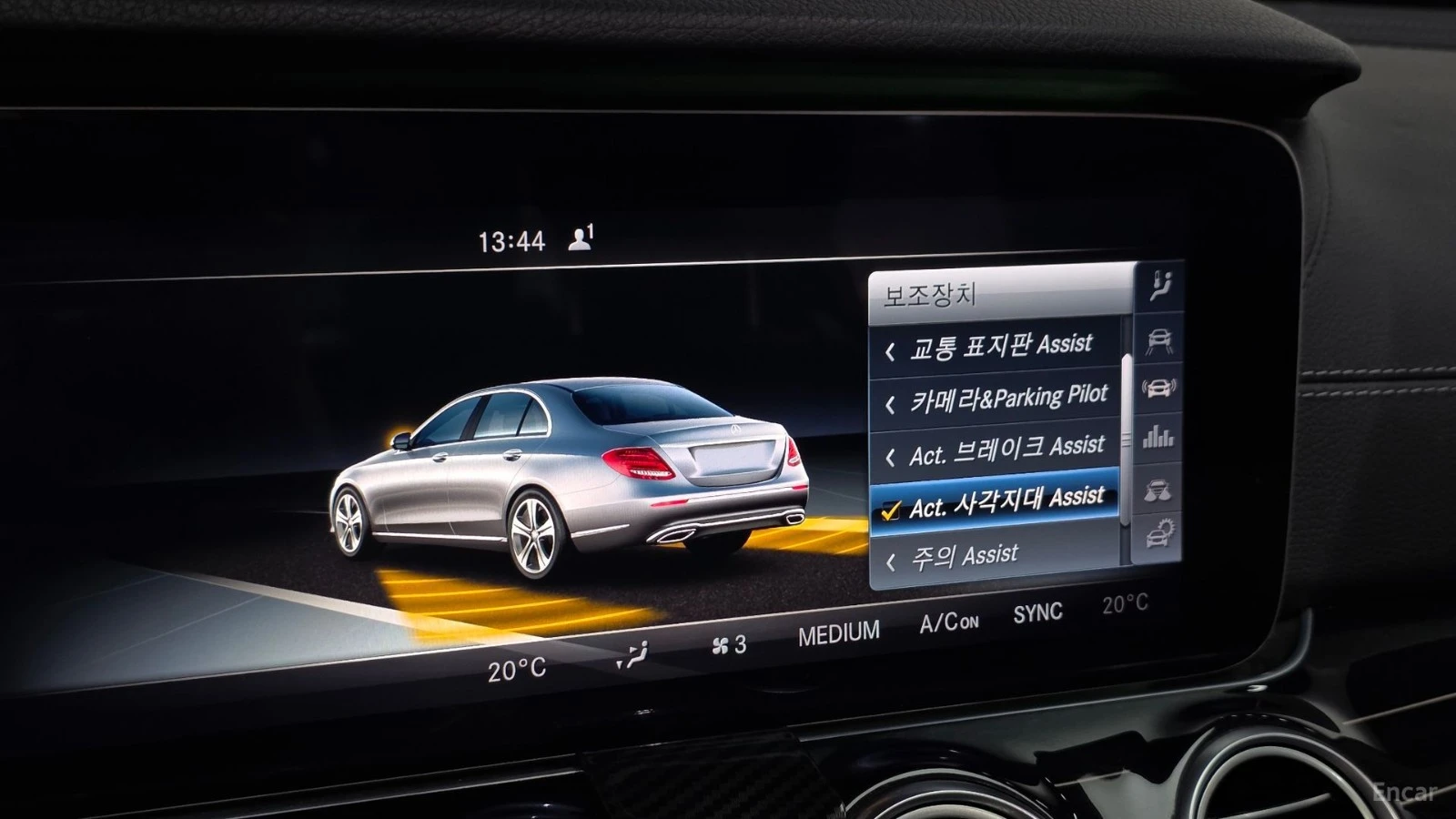 Mercedes-Benz E 400 4MATIC EXCLUSIVE* HUD* КОЖА* ОБДУХВ* НАВИ* ПАНО, снимка 13 - Автомобили и джипове - 55441679