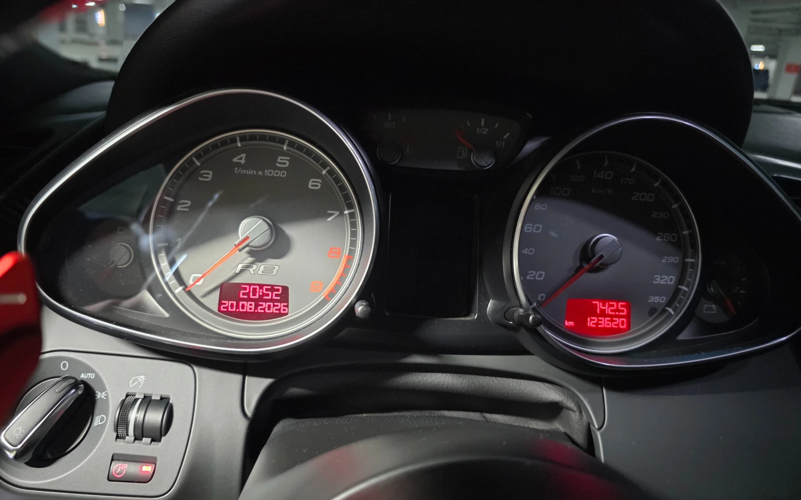 Audi R8 V8* КРАЙНА ЦЕНА, снимка 5 - Автомобили и джипове - 55496039