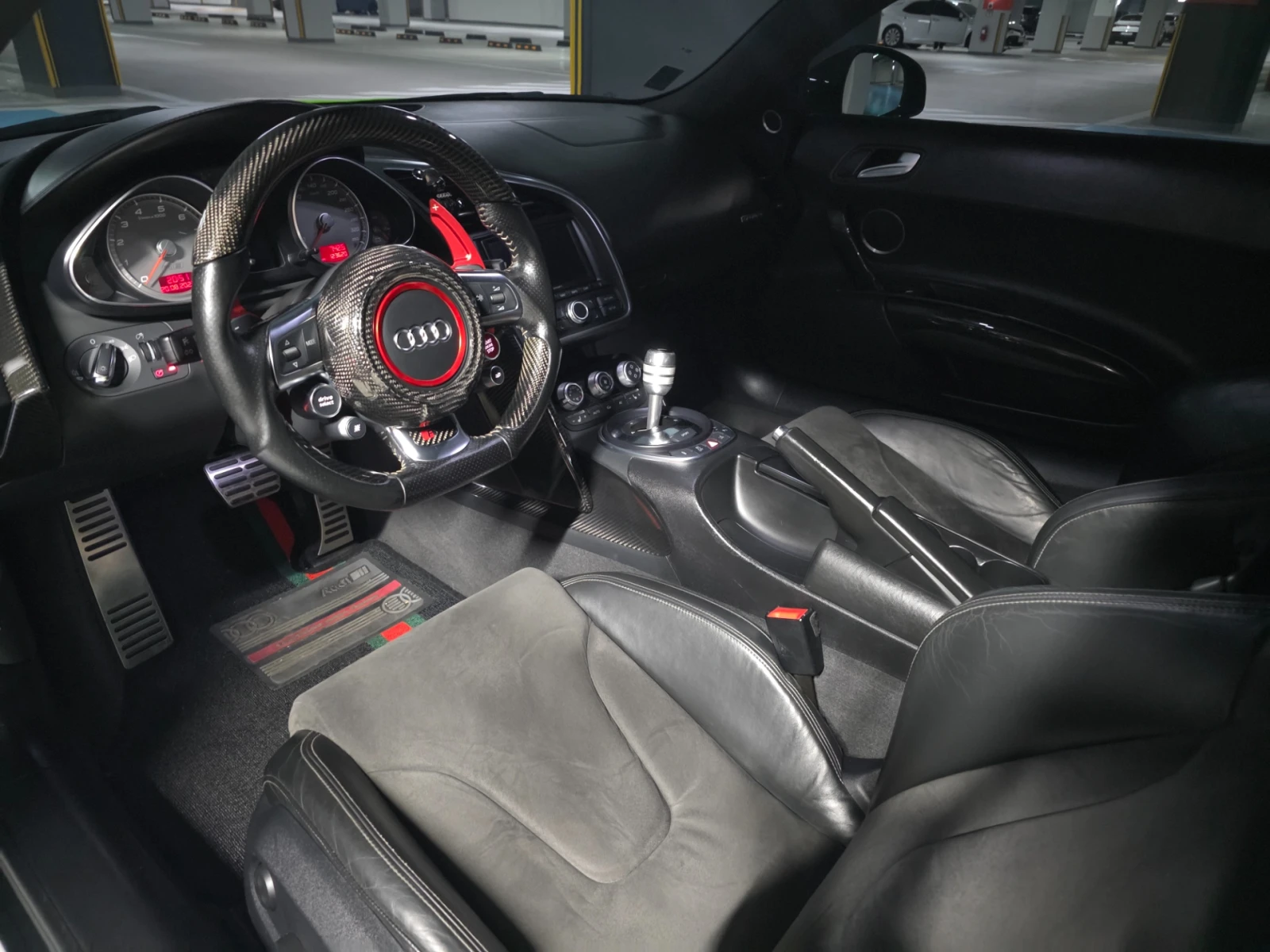 Audi R8 V8* КРАЙНА ЦЕНА, снимка 6 - Автомобили и джипове - 55496039