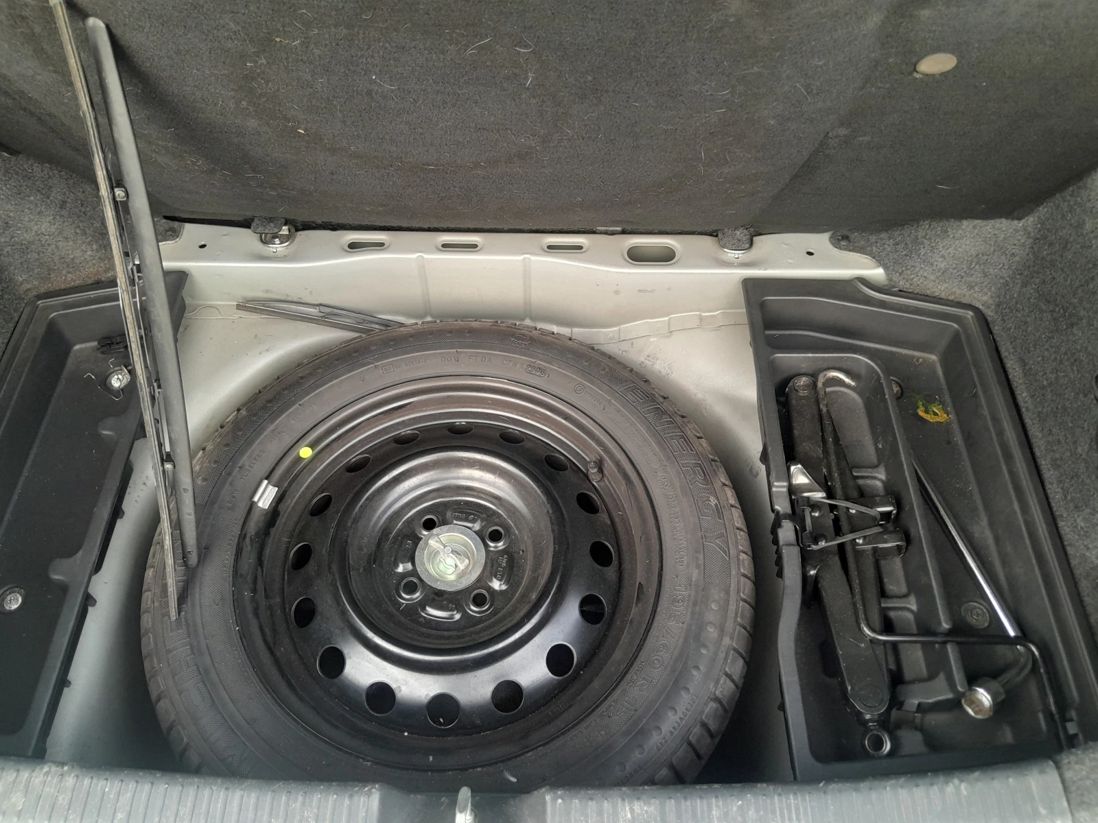 Toyota Corolla 2.0 D4D, снимка 13 - Автомобили и джипове - 55867985