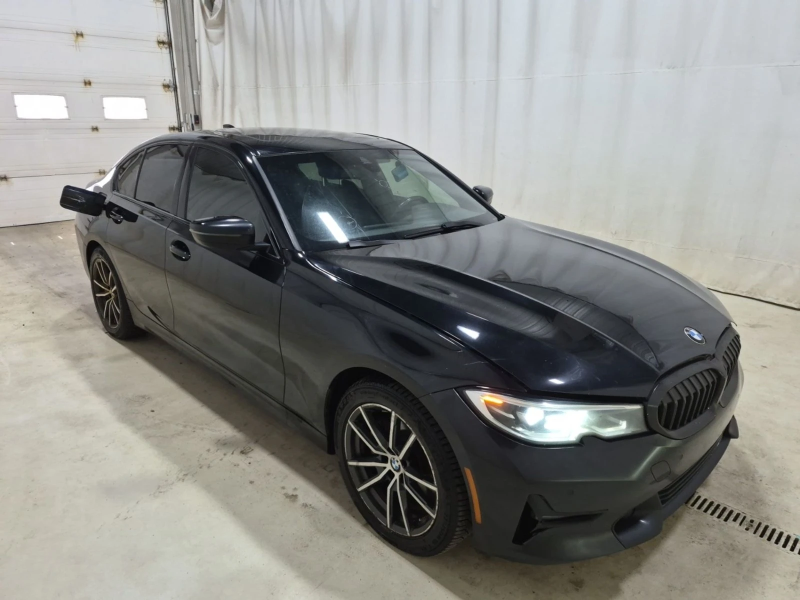 BMW 330 Sport-Line * Remote Start * АвтоКредит (ЦЕНА ДО БГ, снимка 2 - Автомобили и джипове - 56302397