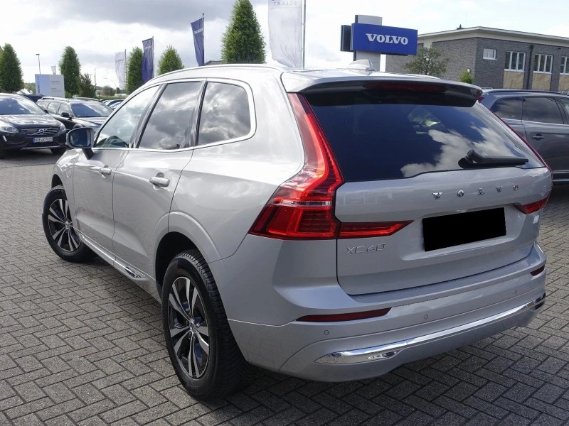 Volvo XC60 Plug In Hybrid* T6* PANO* NAVI* CAM* LED* , снимка 8 - Автомобили и джипове - 46778409