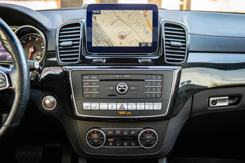 Mercedes-Benz GLS * 550 * CARFAX * БЕЗ ПЪРВОНАЧАЛНА ВНОСКА, снимка 9 - Автомобили и джипове - 53080311