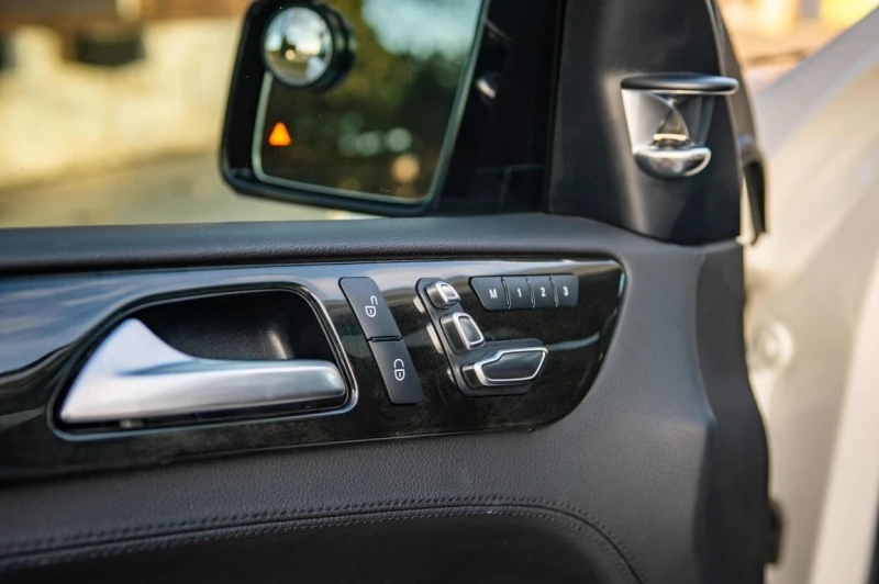 Mercedes-Benz GLS * 550 * CARFAX * БЕЗ ПЪРВОНАЧАЛНА ВНОСКА, снимка 10 - Автомобили и джипове - 53080311