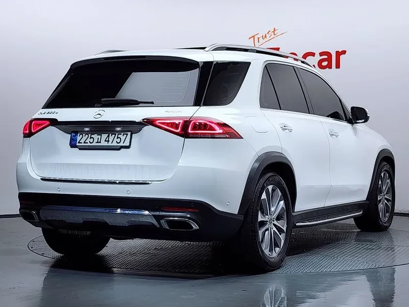 Mercedes-Benz GLE 300 D 4Matic, снимка 2 - Автомобили и джипове - 55311491