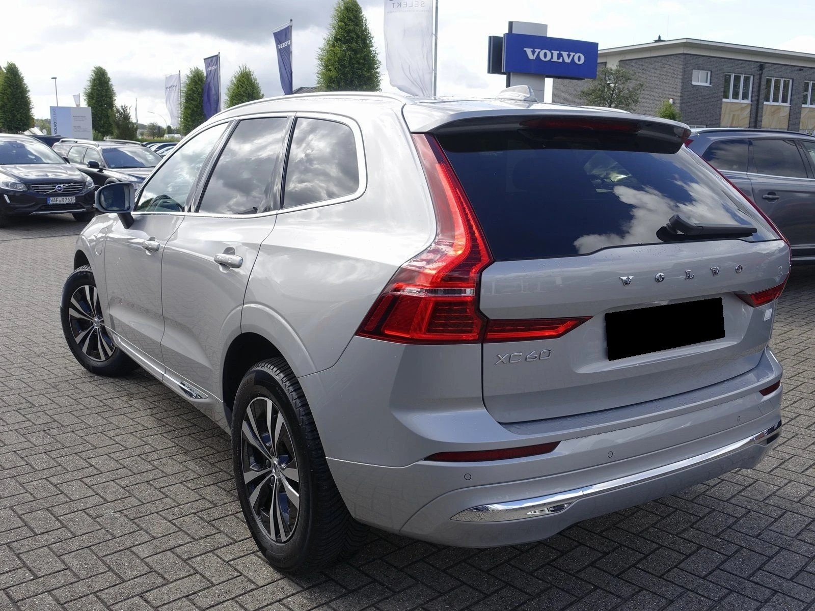 Volvo XC60 Plug In Hybrid* T6* PANO* NAVI* CAM* LED*  - изображение 8