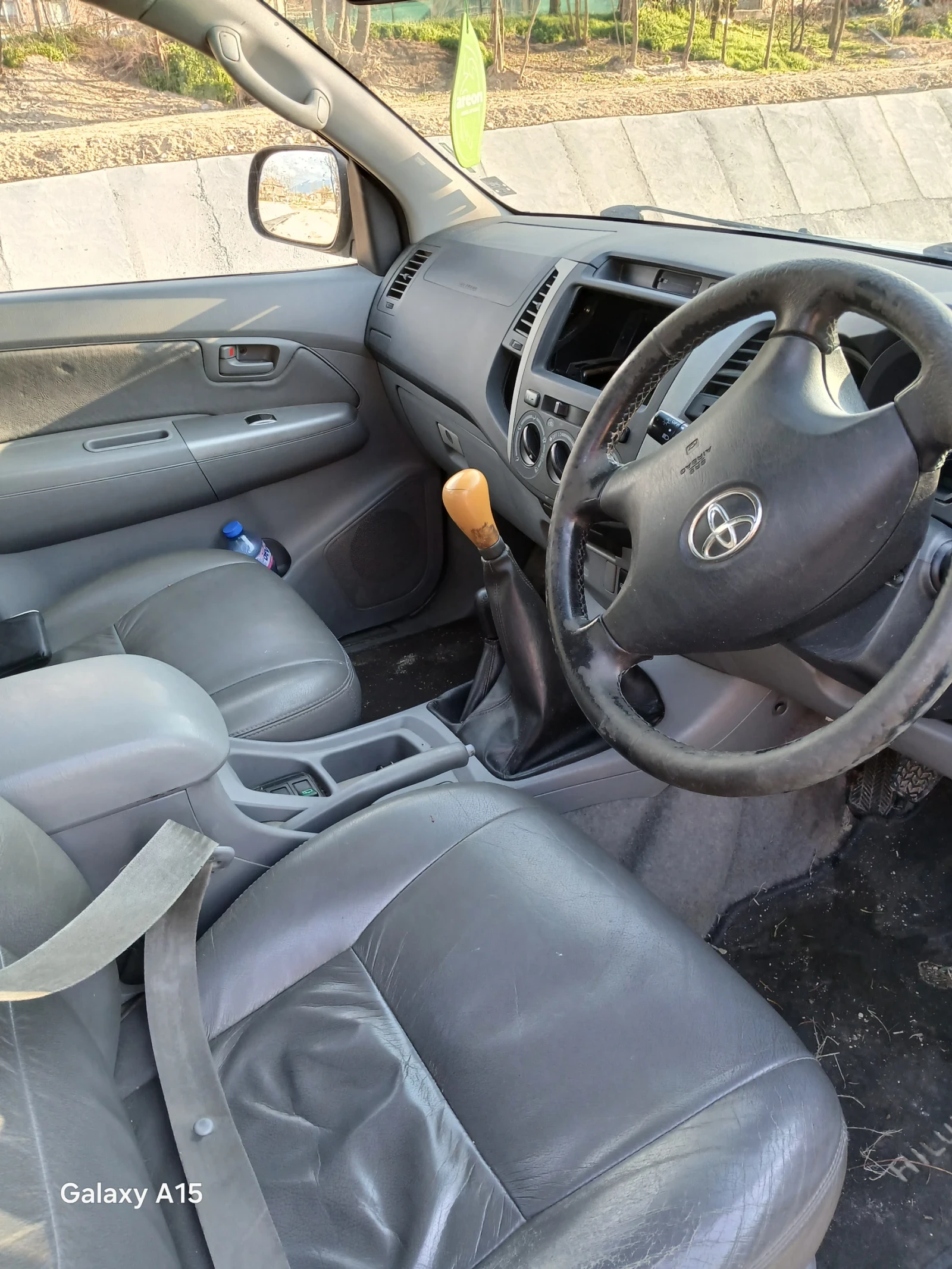 Toyota Hilux Регистран всичко платено  - изображение 4
