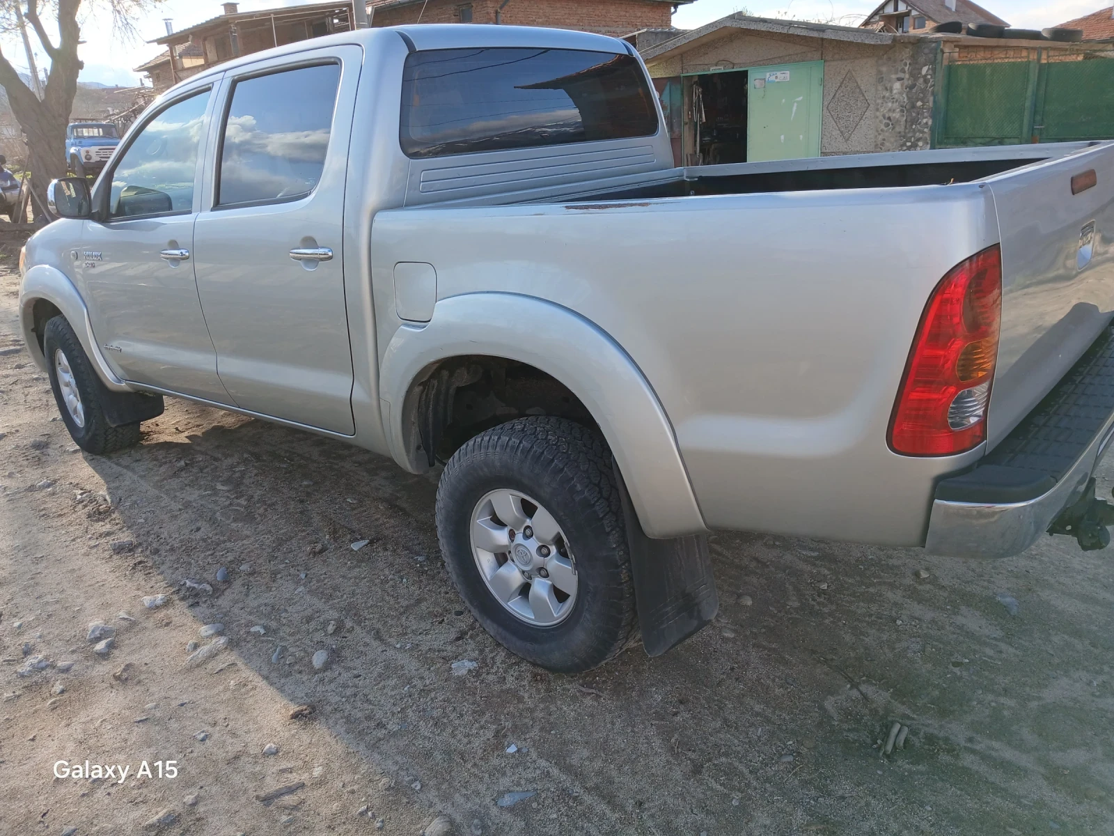 Toyota Hilux Регистран всичко платено  - изображение 5