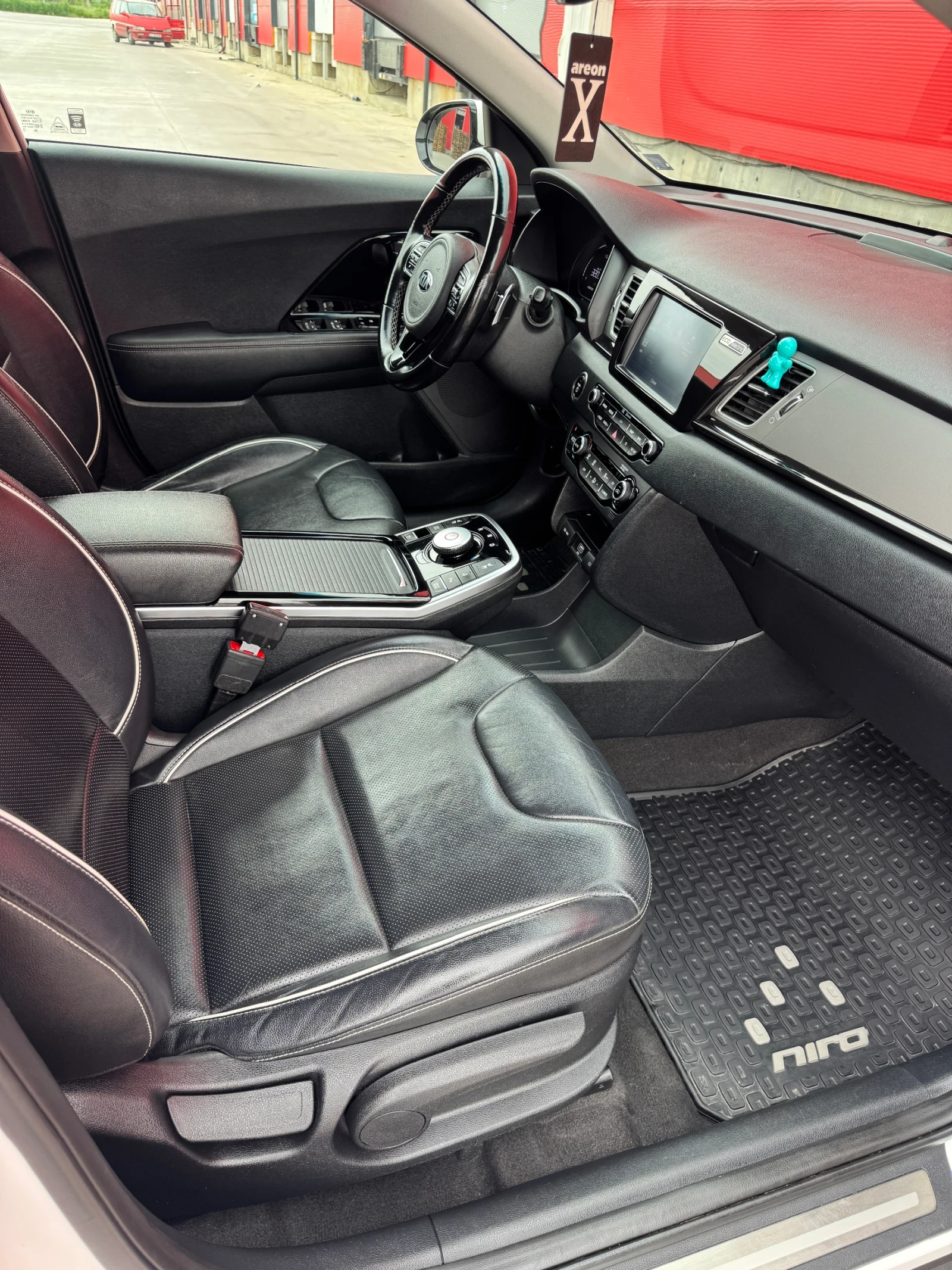 Kia Niro 64kwh SOH 100%, снимка 11 - Автомобили и джипове - 54487208