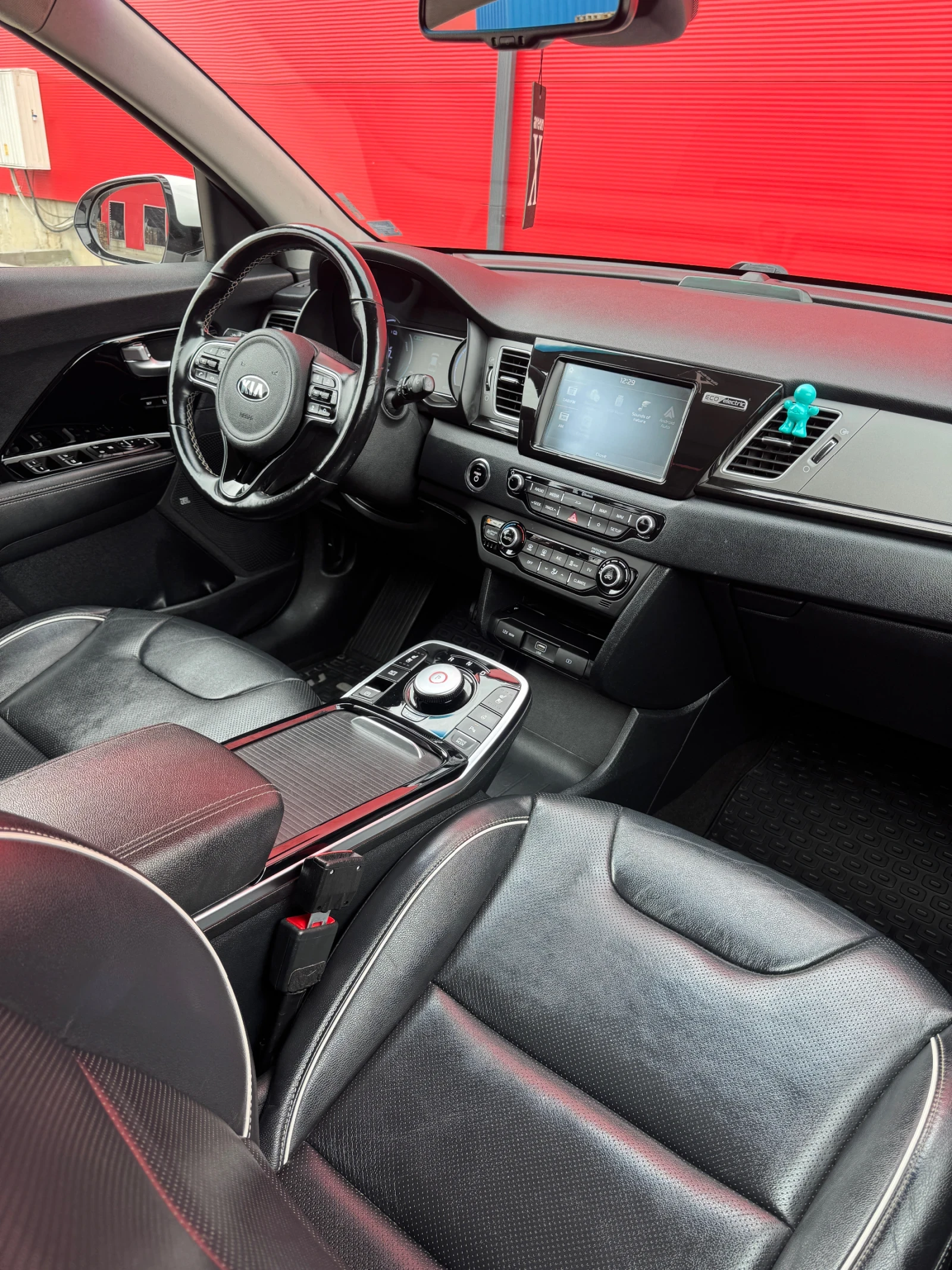 Kia Niro 64kwh SOH 100%, снимка 12 - Автомобили и джипове - 54487208