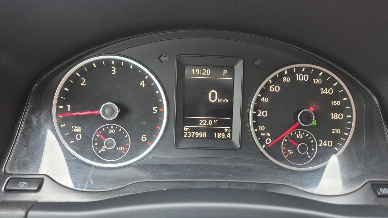 VW Tiguan 2.0TDI 14OК.С* АВТОМАТ* НАВИ* 4MOTION* ИТАЛИЯ, снимка 16 - Автомобили и джипове - 54635526