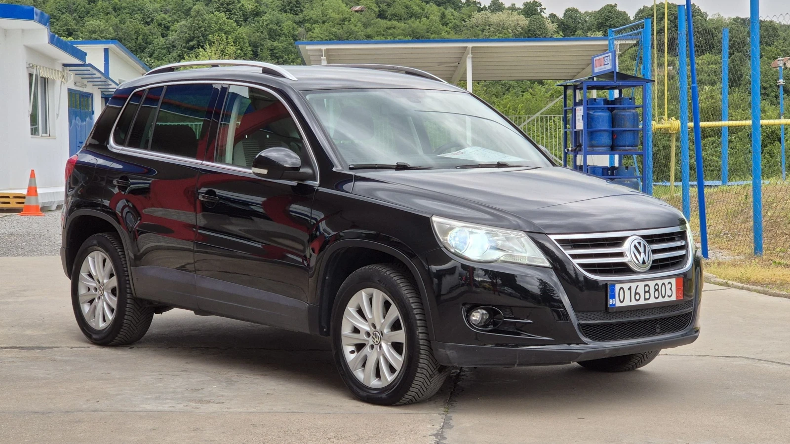 VW Tiguan 2.0TDI 14OК.С* АВТОМАТ* НАВИ* 4MOTION* ИТАЛИЯ, снимка 9 - Автомобили и джипове - 54635526