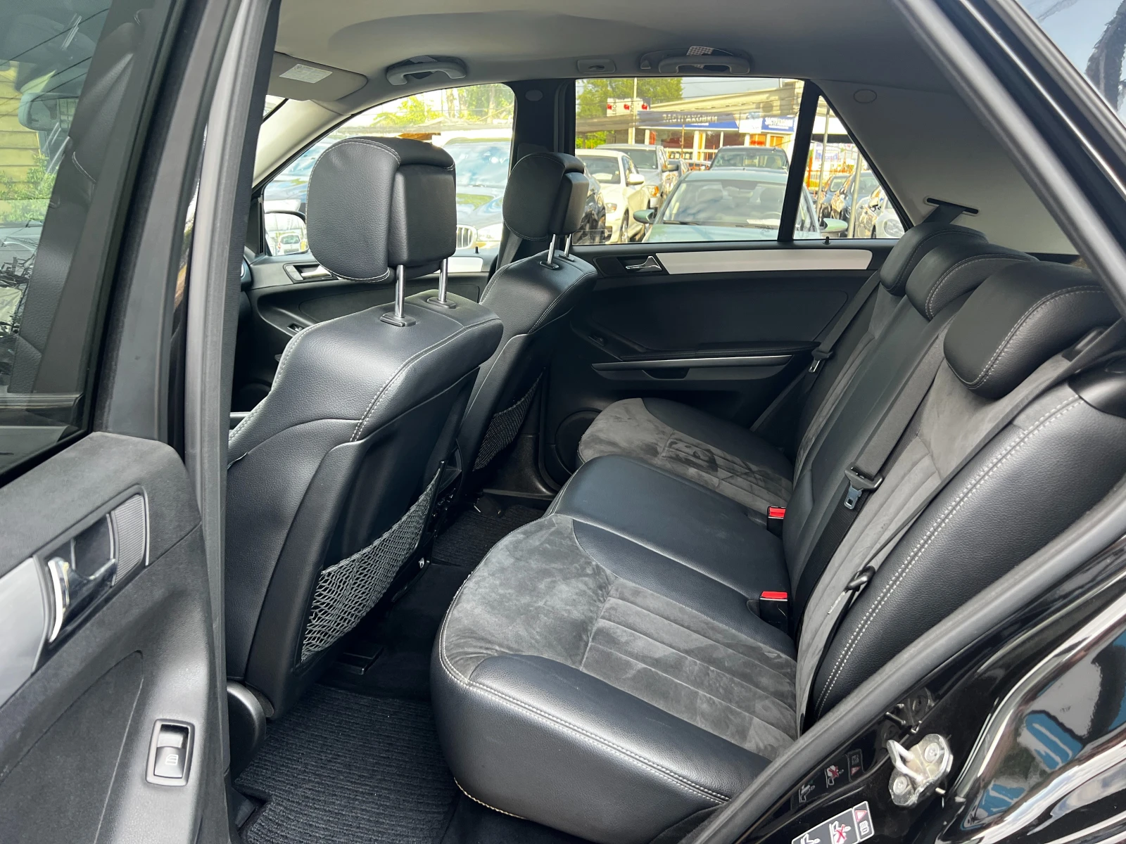 Mercedes-Benz ML 320 CDI 4-MATIC/SPORT/NAVI/AIRMATIC, снимка 10 - Автомобили и джипове - 55326720