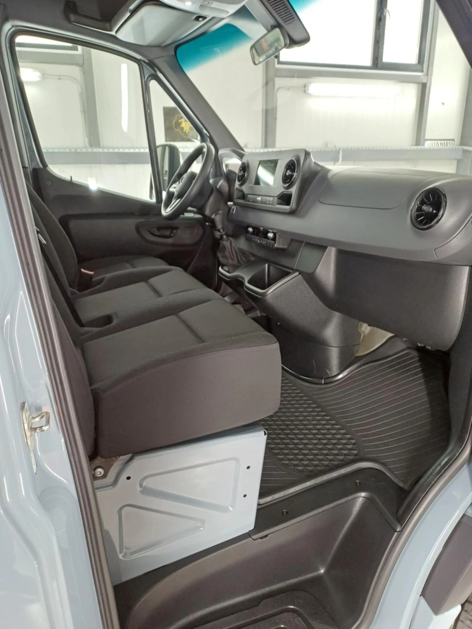 Mercedes-Benz Sprinter Наличен в България  - изображение 9