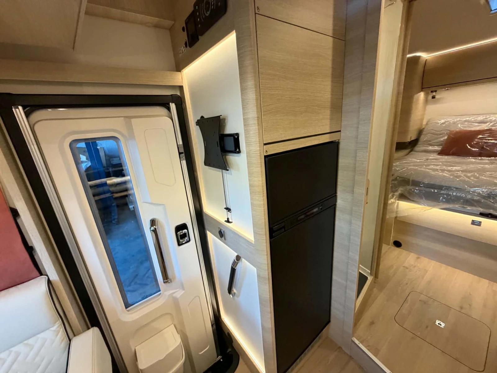 Кемпер Rapido 696F 2027 AT8 Optimum Line LifePo4 Solar , снимка 7 - Каравани и кемпери - 56155466