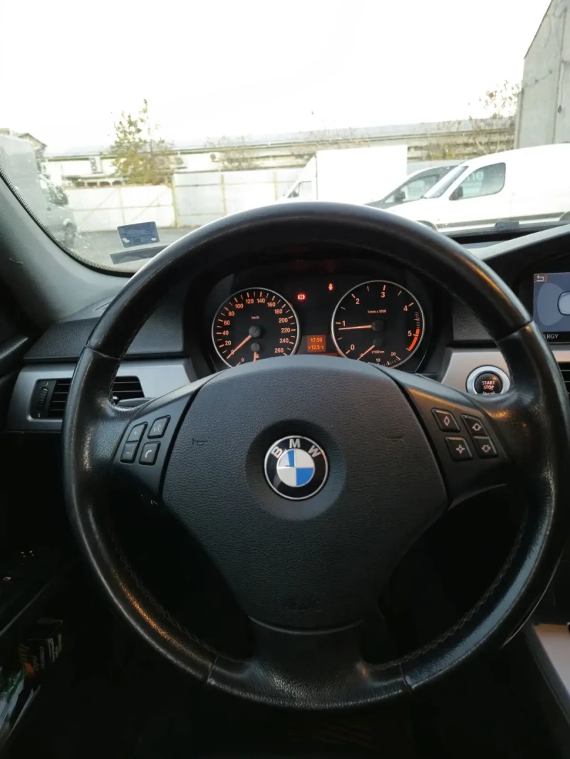 BMW 320, снимка 13 - Автомобили и джипове - 48129735