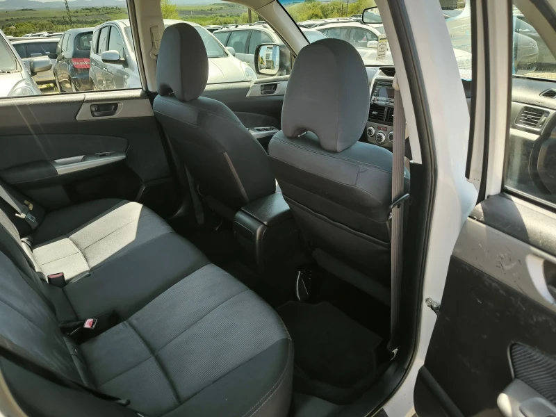 Subaru Forester 2.0i, снимка 10 - Автомобили и джипове - 50159806