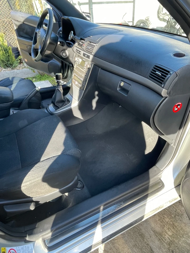 Toyota Avensis 2.0 D4D, снимка 10 - Автомобили и джипове - 52422126