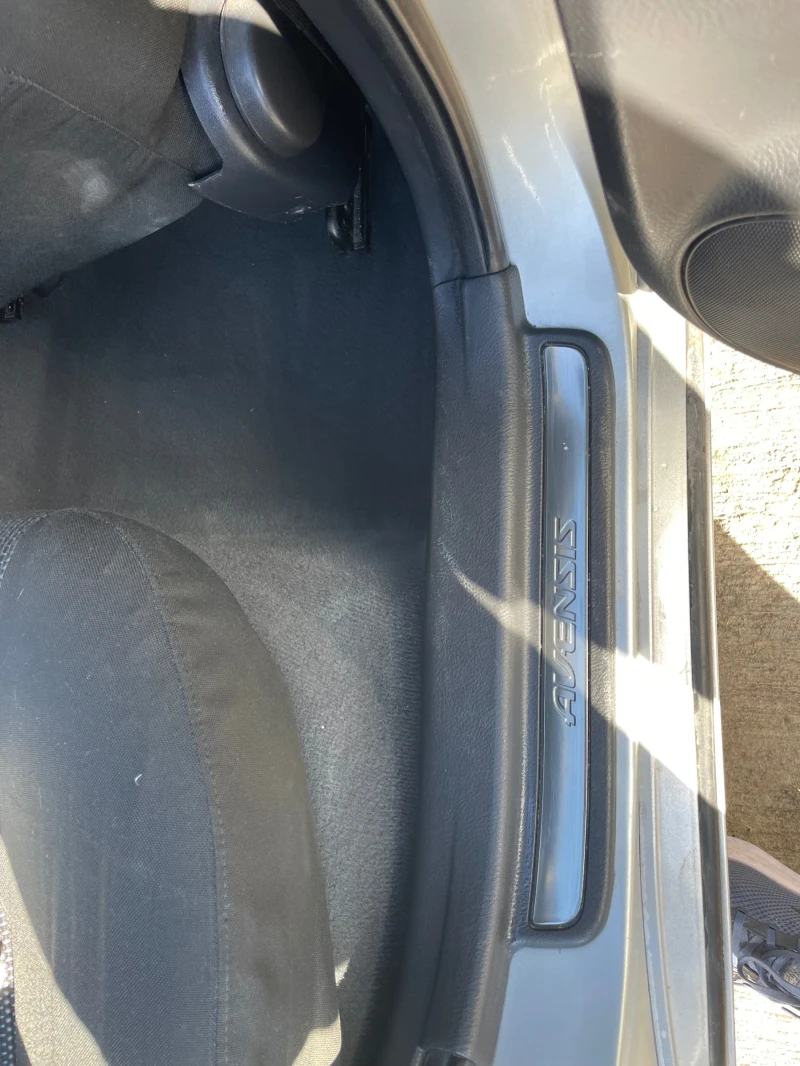 Toyota Avensis 2.0 D4D, снимка 14 - Автомобили и джипове - 52422126