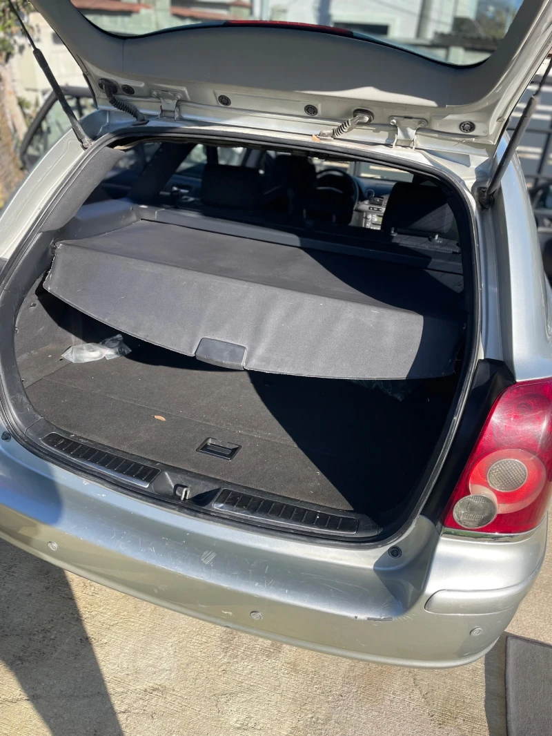 Toyota Avensis 2.0 D4D, снимка 12 - Автомобили и джипове - 52422126