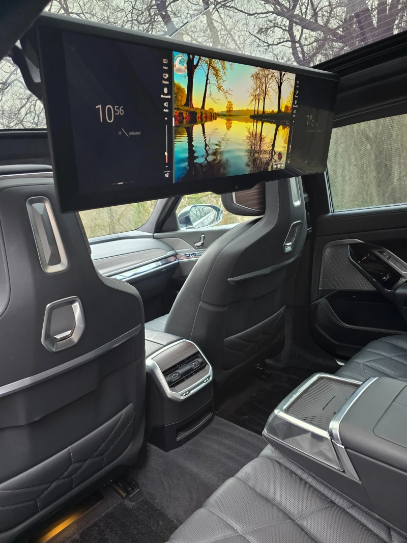 BMW i7 xDrive60, 4x4, HUD, Theater, 360, снимка 15 - Автомобили и джипове - 53176696