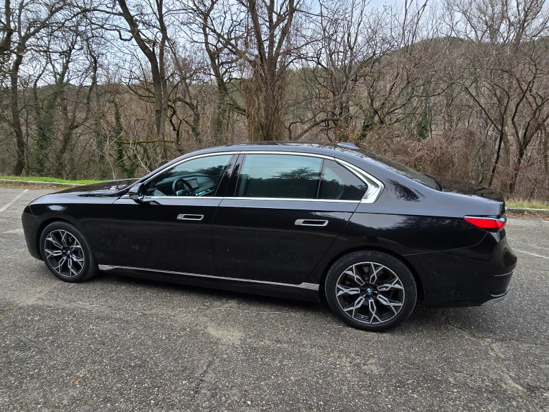 BMW i7 xDrive60, 4x4, HUD, Theater, 360, снимка 8 - Автомобили и джипове - 53176696