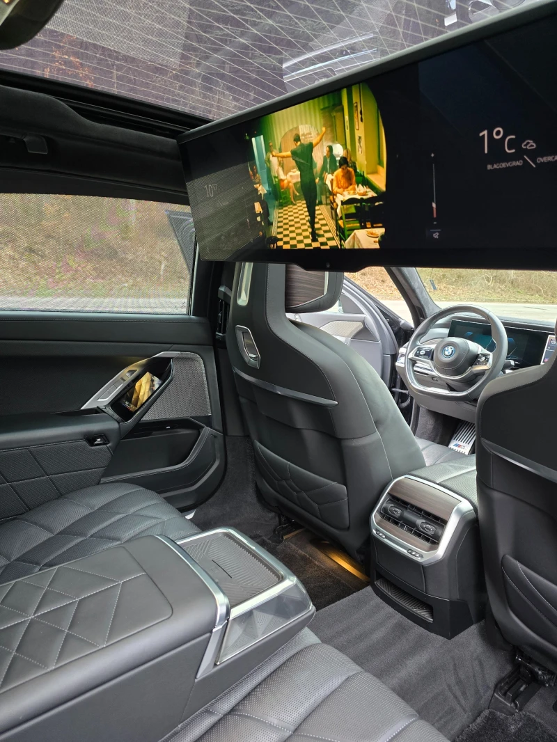 BMW i7 xDrive60, 4x4, HUD, Theater, 360, снимка 16 - Автомобили и джипове - 53176696