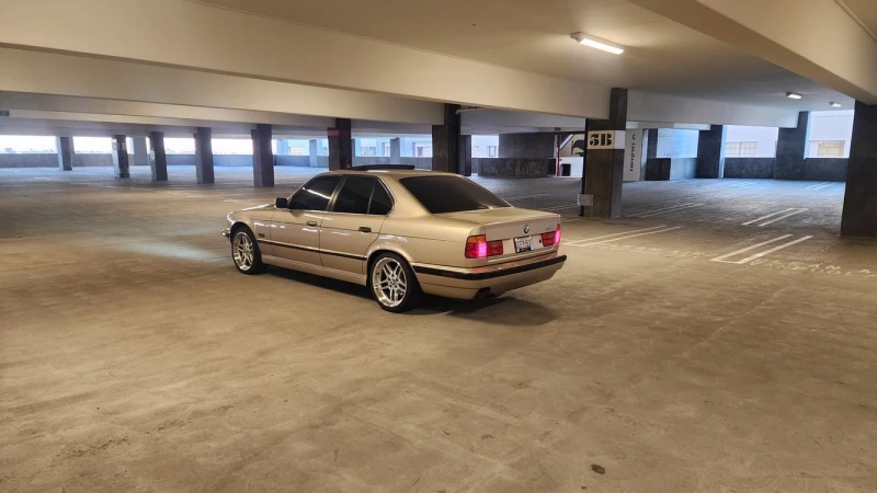 BMW 525  С РЕГИСТРАЦИЯ & АВТО КРЕДИТ , снимка 2 - Автомобили и джипове - 53394047