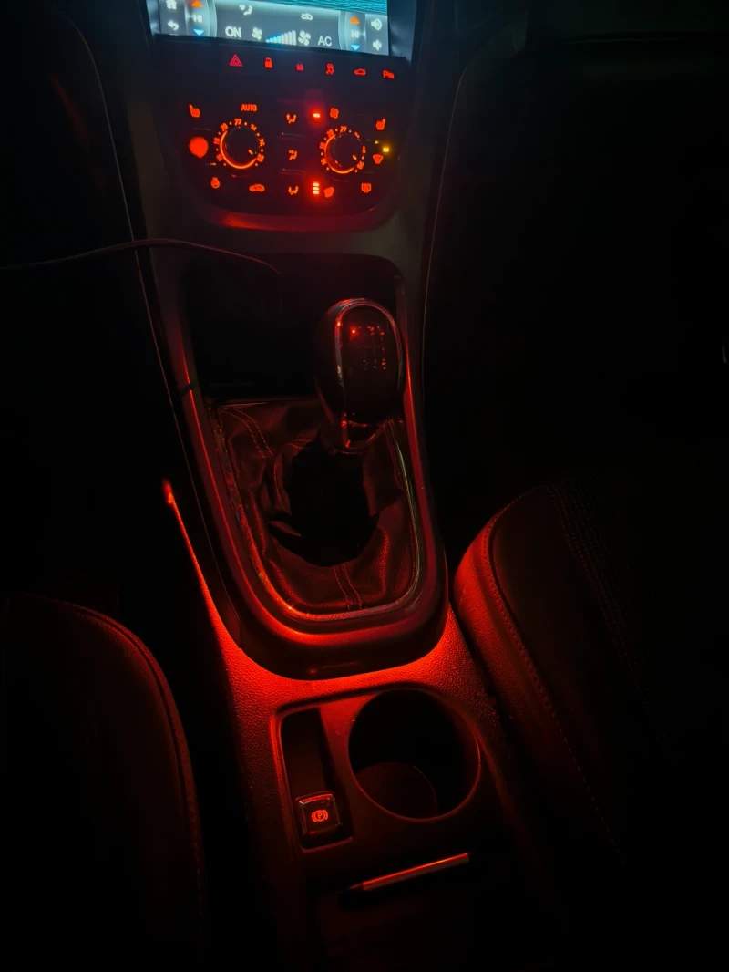 Opel Astra 2.0 cdti, снимка 9 - Автомобили и джипове - 53396187