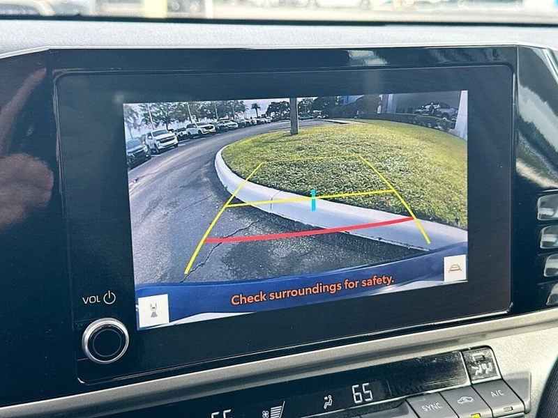 Toyota Camry !LE FWD!* АвтоКредит* Цена до БГ* , снимка 8 - Автомобили и джипове - 53459086