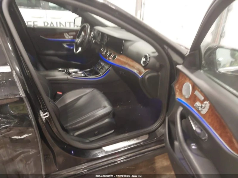 Mercedes-Benz E 300 2l 4Matic, снимка 5 - Автомобили и джипове - 53577182