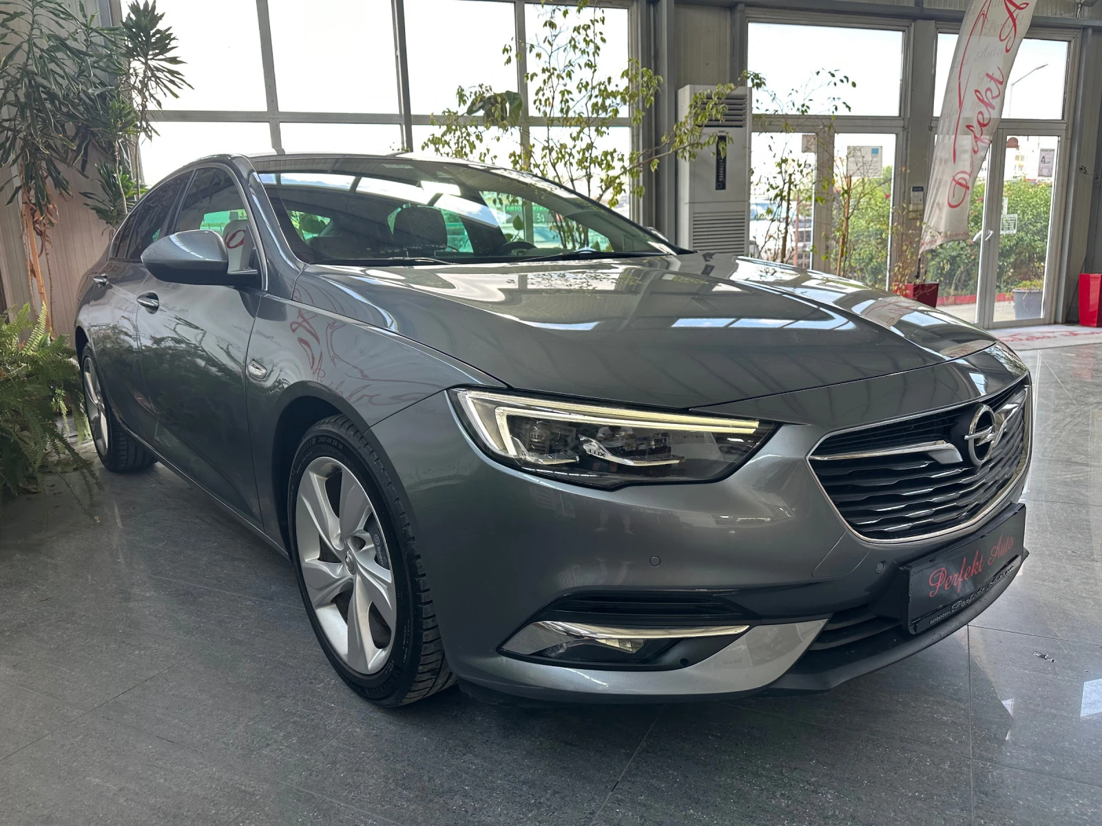 Opel Insignia TURBO 4X4 * Автоматик * BOSE * FULL Екстри *  - изображение 4