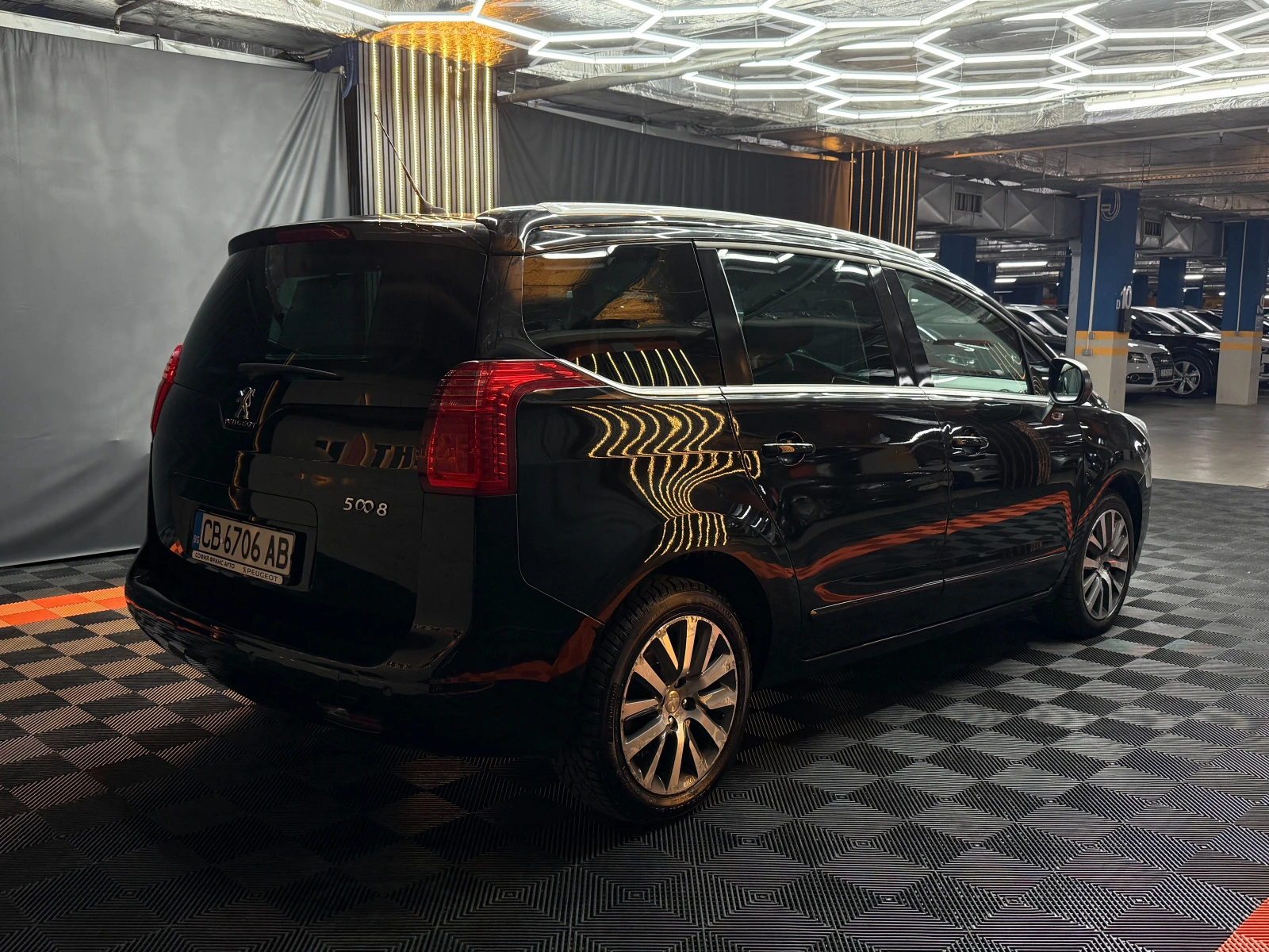 Peugeot 5008 2.0D 163 к.с. Автомат Facelift/ГАРАНЦИЯ/БАРТЕР/, снимка 4 - Автомобили и джипове - 50471686