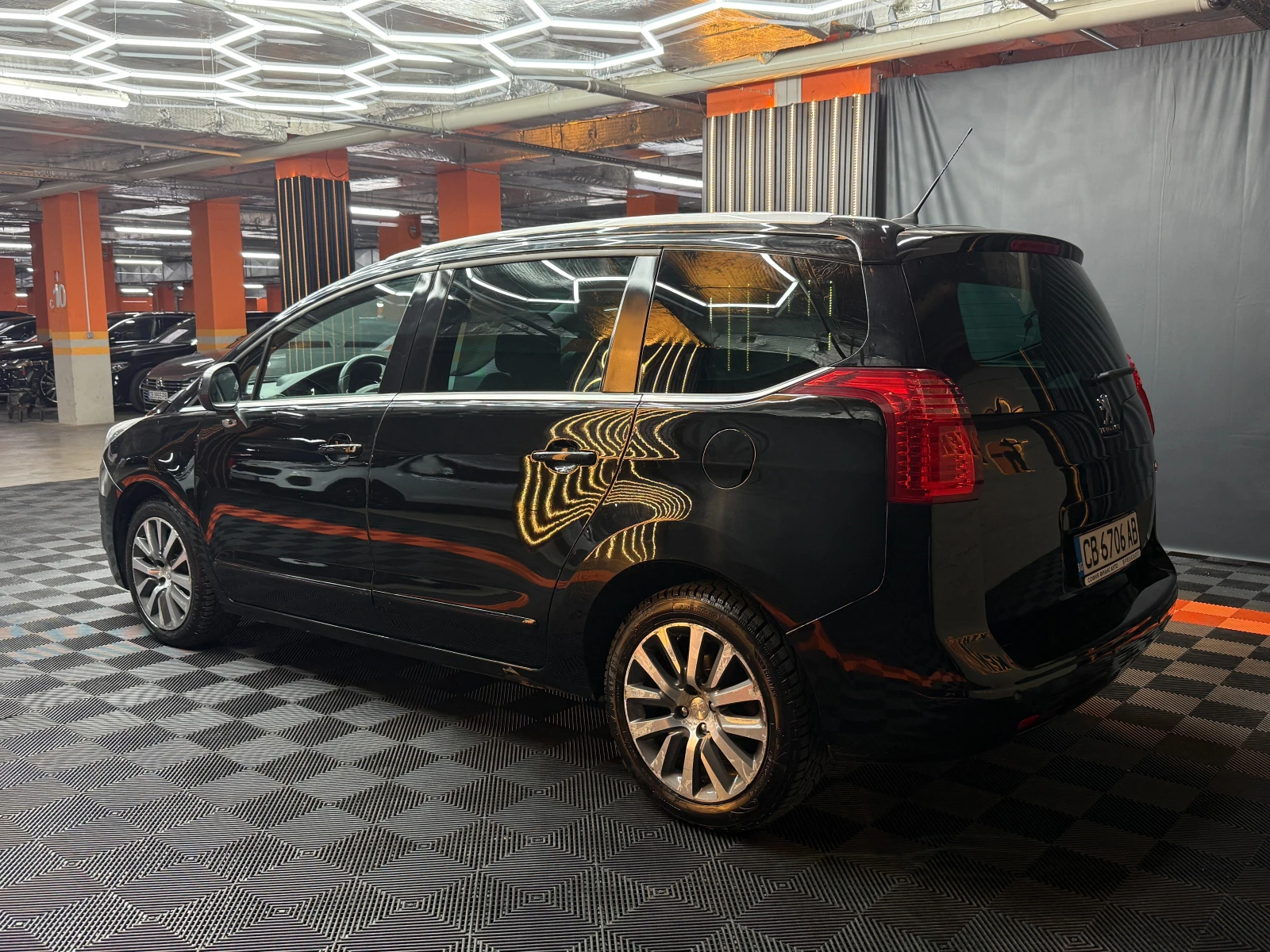 Peugeot 5008 2.0D 163 к.с. Автомат Facelift/ГАРАНЦИЯ/БАРТЕР/, снимка 5 - Автомобили и джипове - 50471686