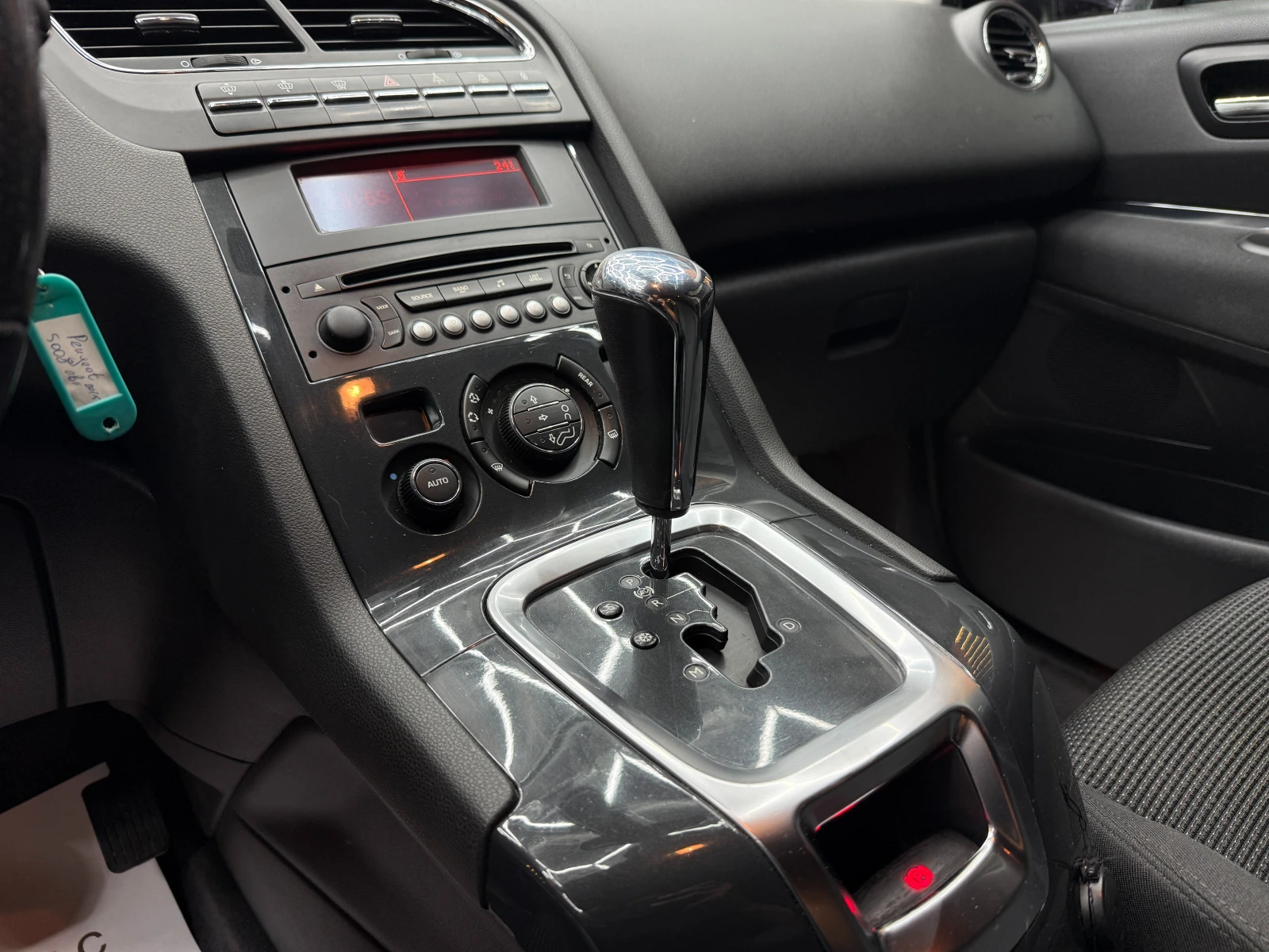 Peugeot 5008 2.0D 163 к.с. Автомат Facelift/ГАРАНЦИЯ/БАРТЕР/, снимка 11 - Автомобили и джипове - 50471686