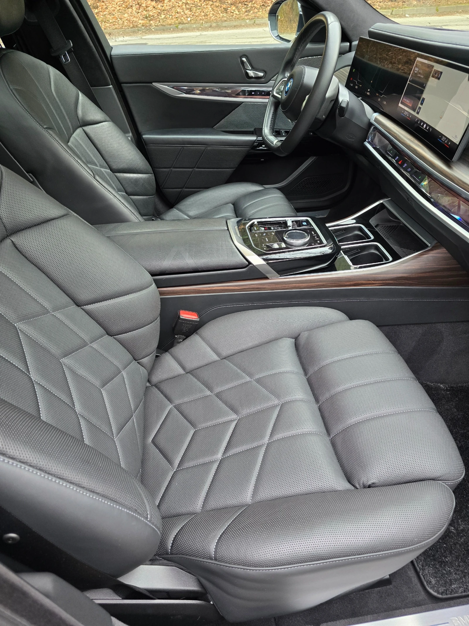 BMW i7 xDrive60, 4x4, HUD, Theater, 360 | Mobile.bg � ����������� 12