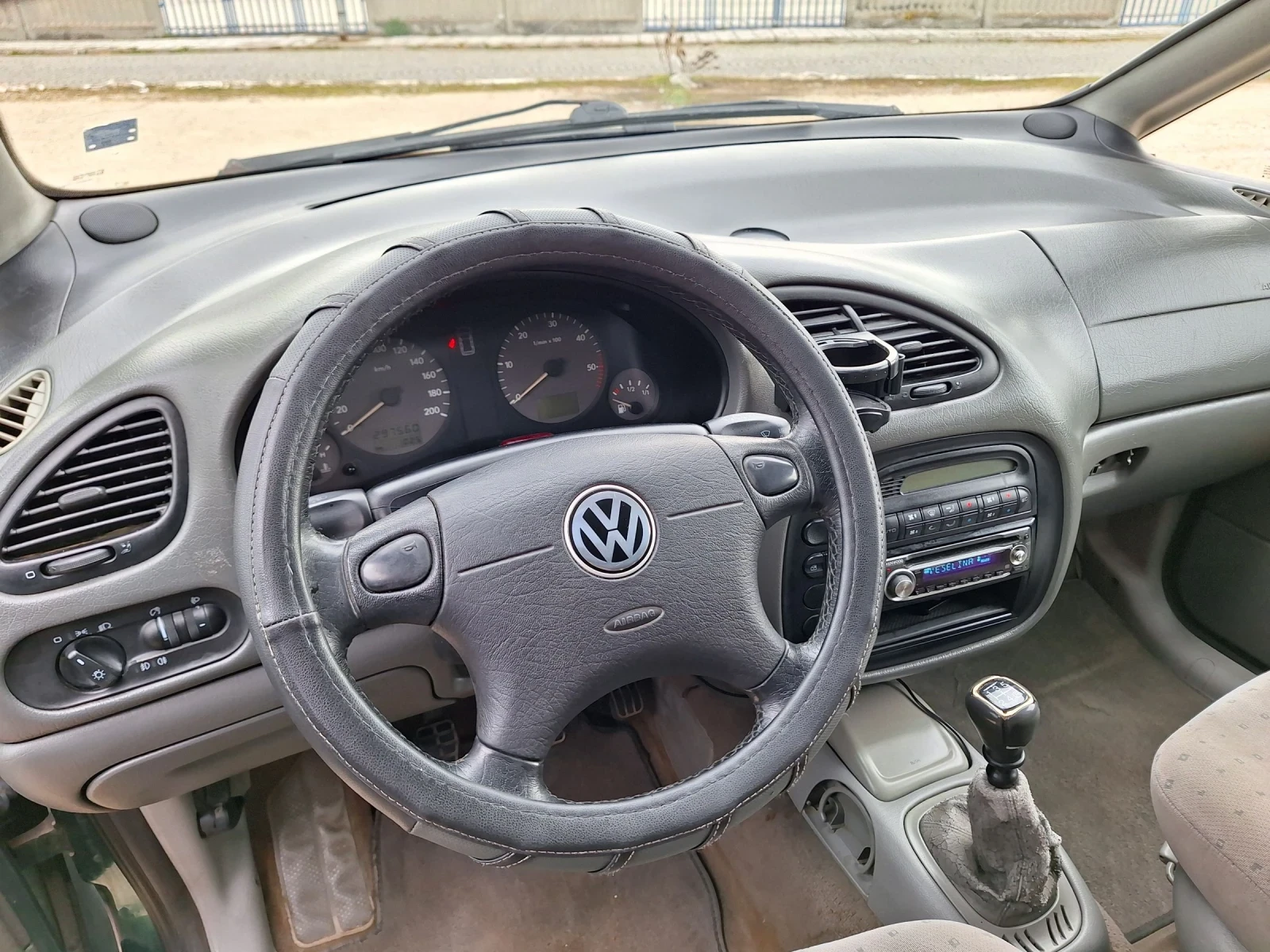 VW Sharan 1.9 tdi 6+ 1, снимка 14 - Автомобили и джипове - 53723212
