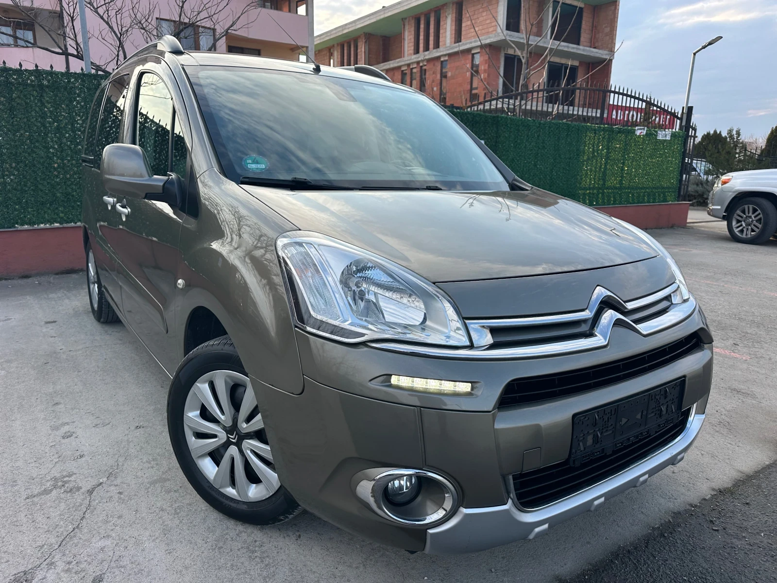 Citroen Berlingo 1.6i/98кс/MULTiSPACE/Германия/Парктроник, снимка 2 - Автомобили и джипове - 53728127
