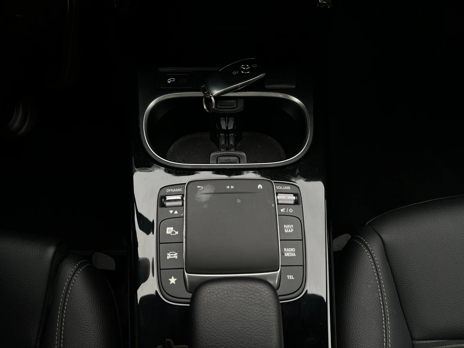 Mercedes-Benz A 180 1.3T , снимка 14 - Автомобили и джипове - 54644262