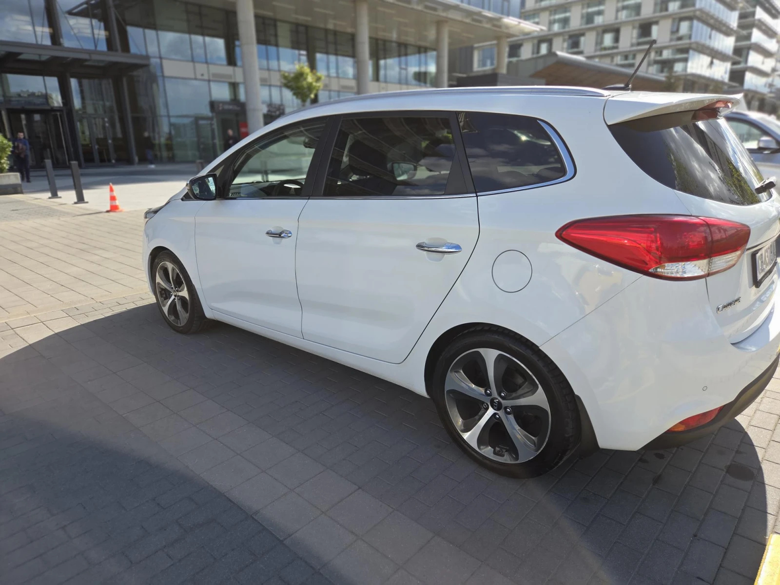 Kia Carens, снимка 5 - Автомобили и джипове - 55032928