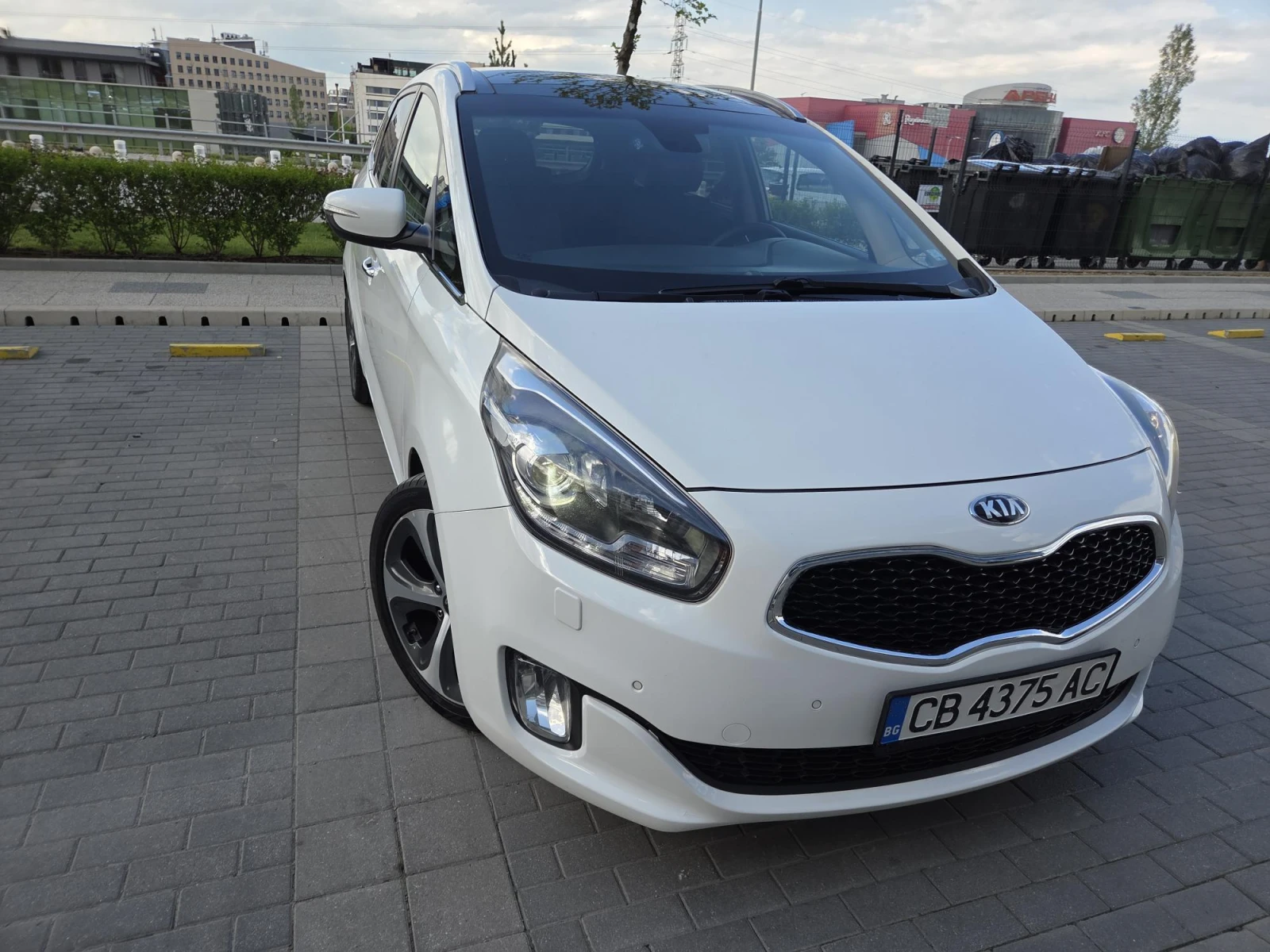 Kia Carens, снимка 10 - Автомобили и джипове - 55032928